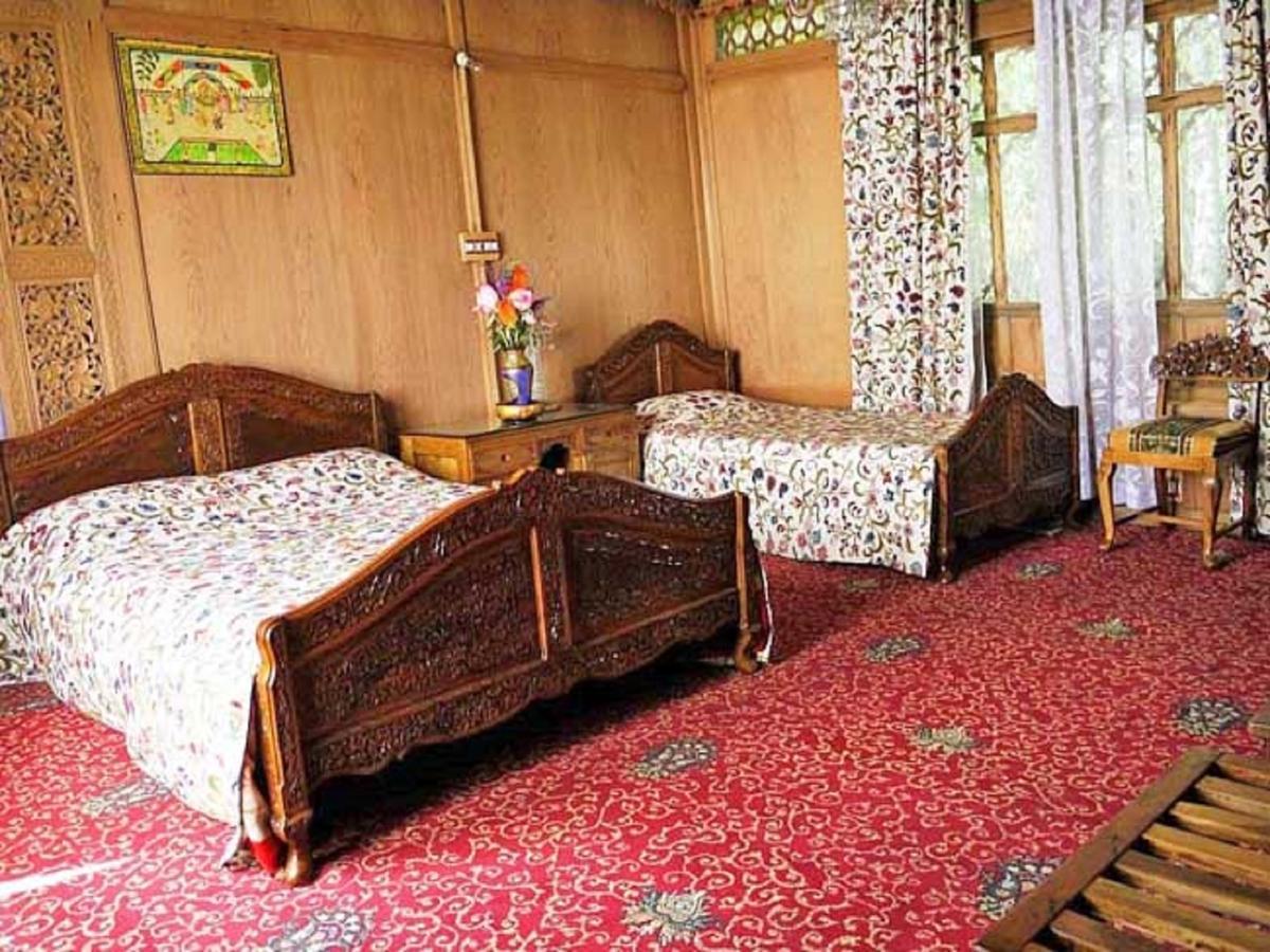 Hôtel New Jersey Houseboats à Nagin Bagh Chambre photo