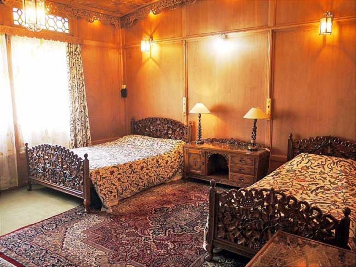 Hôtel New Jersey Houseboats à Nagin Bagh Extérieur photo