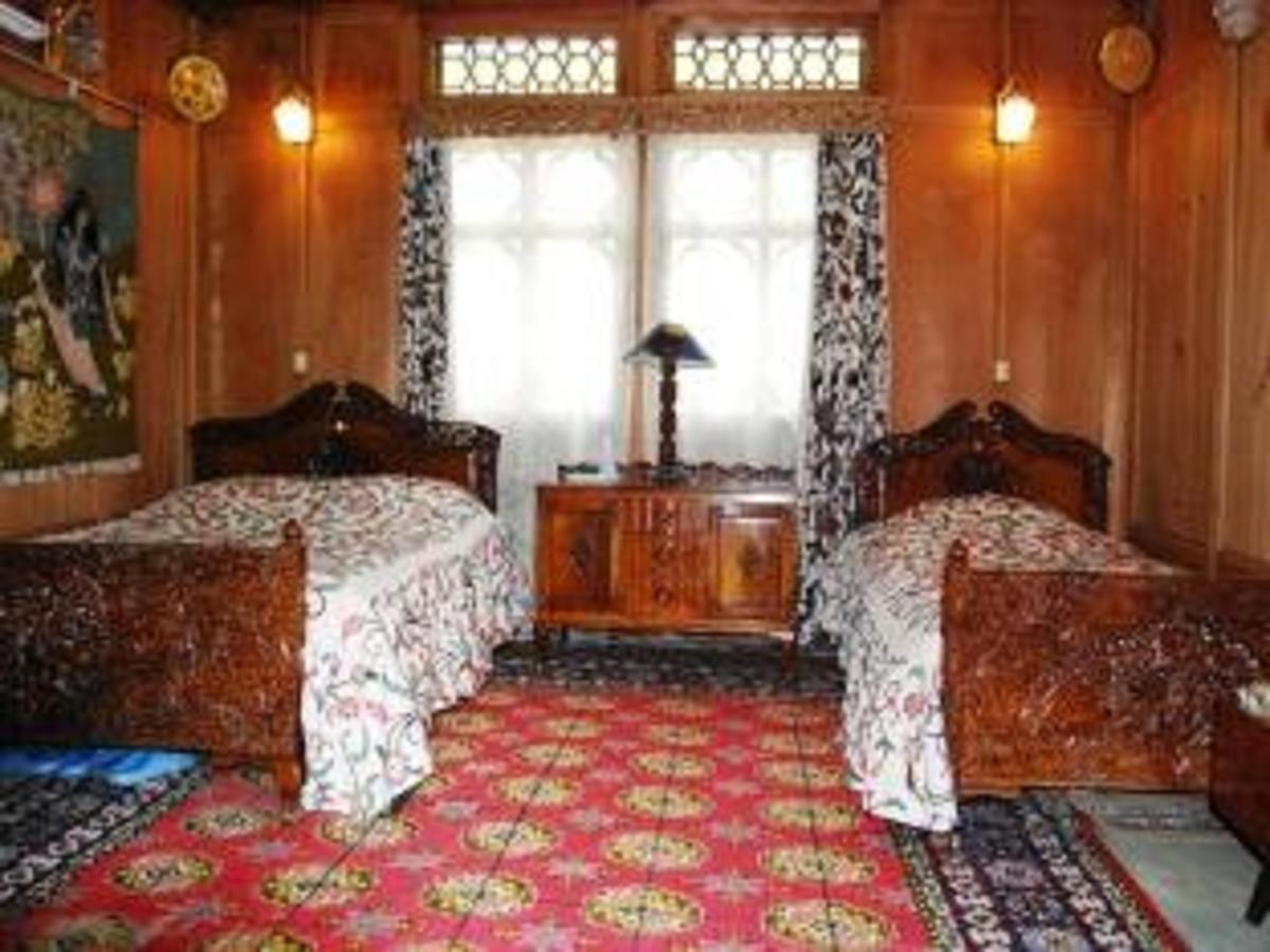 Hôtel New Jersey Houseboats à Nagin Bagh Chambre photo